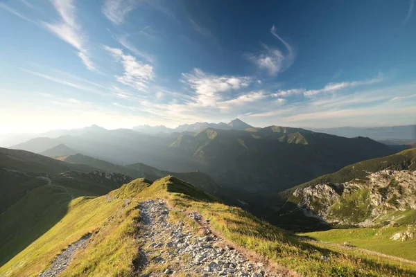 Picos en las Montañas Cárpatas — Foto de Stock