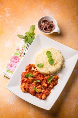 kuskus yahni balık ile