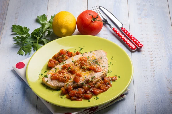 Swordfish with fresh tomatoes and grated lemon peel — Stock Photo, Image