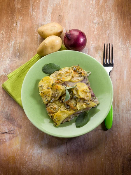 Cake with potatoes and onions — Stock Photo, Image