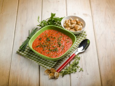 Dilimlenmiş ekmek ile gaspaço