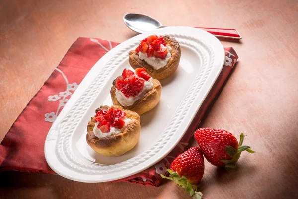自制草莓糕点甜点 — 图库照片