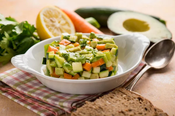 Tartaarsalade Met Avocado Wortelen Courgettes Selderij — Stockfoto