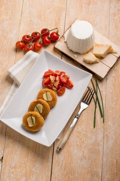 Hamburguesa Vegetariana Con Queso Ricotta Ensalada Tomates — Foto de Stock