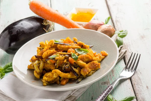 Pollo Guisado Con Garbanzos Zanahorias Albahaca Especias Cúrcuma — Foto de Stock