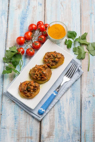 Canapes Clam Tomatoes Sauce Turmeric Spice — Stock Photo, Image