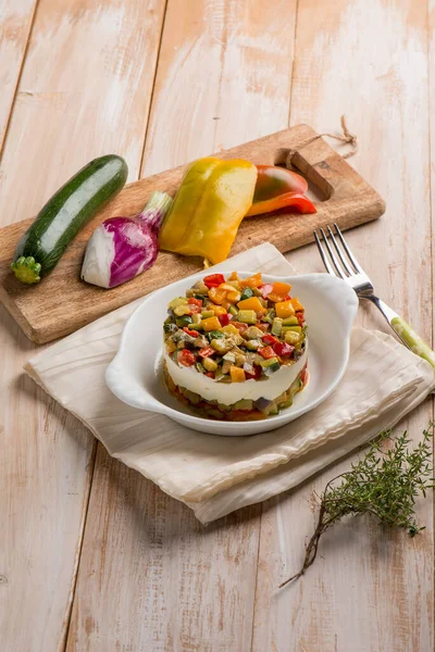 Salada Queijo Com Legumes Recheados Mistos — Fotografia de Stock