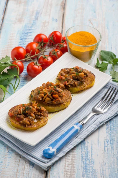 Canapes Clam Tomatoes Sauce Turmeric Spice — Stock Photo, Image