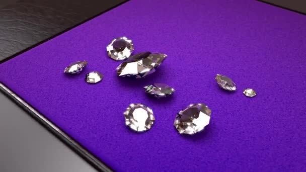摄像机旋转周围九个白色的钻石，在紫色的记事簿上 — 图库视频影像