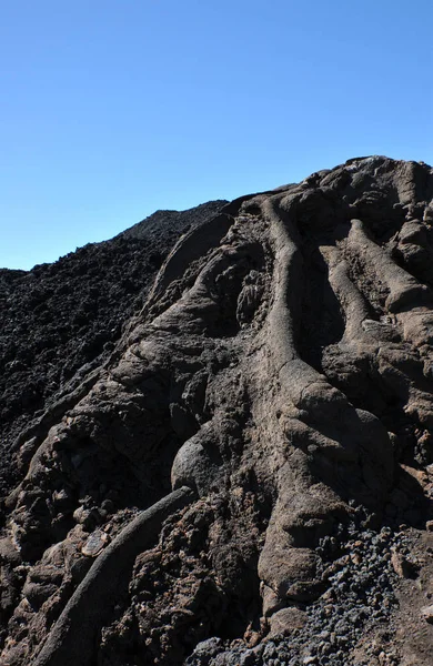 Hill av gammal lavasten i toppen av ugnen Caldera — Stockfoto