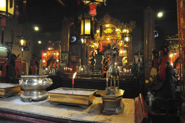 Dentro do pequeno templo Tin Hau em Hong Kong — Fotografia de Stock