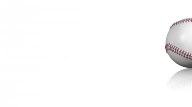 Beyzbol topu bir yansıtıcı beyaz zemin üzerinde haddeleme