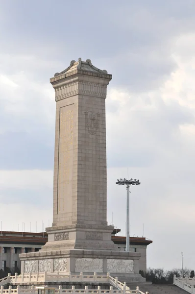 Monumentet av bemannar hjältarna på Himmelska fridens torg — Stockfoto