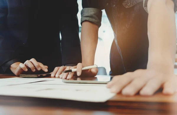 Mensen uit het bedrijfsleven bijeen teamwerk idee concept. — Stockfoto