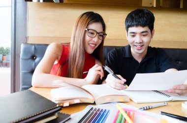 İnsanlar, öğrenme, eğitim ve okul kavramı.