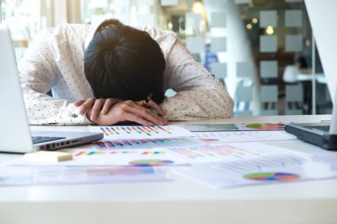 Uyku yorgun overworked işadamı