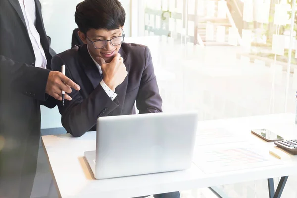 Business people meeting to discuss the situation on the market. — Stock Photo, Image