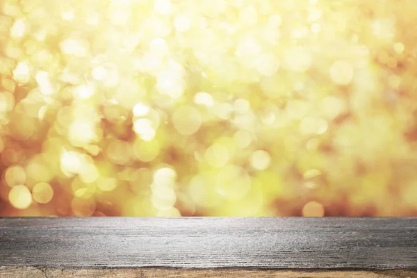   Sunmak ve ürün göstermek için boş ahşap Resepsiyon