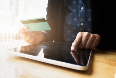  Online ödeme için kredi kartı online kullanımı alışveriş.