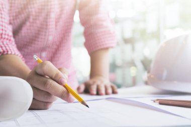 Mimar ya da ofiste çalışan