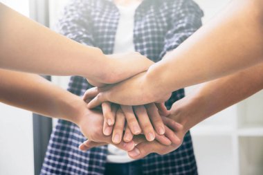 Takım çalışması el desteği kavramını birleştirir