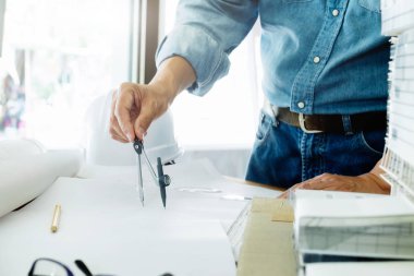 Mimari proje için Toplantı mühendisinin resmini. çalışma zekâ