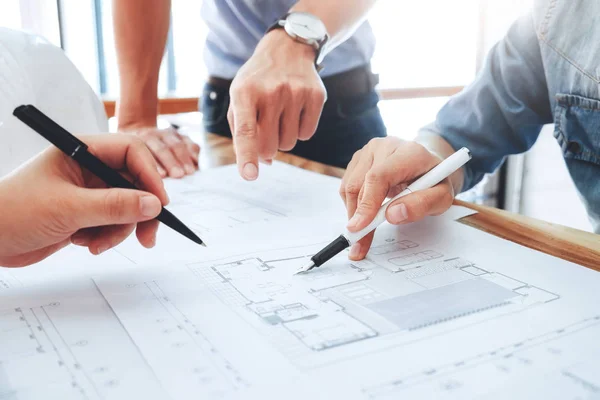Engineer meeting for architectural project. working with partner — Stock Photo, Image