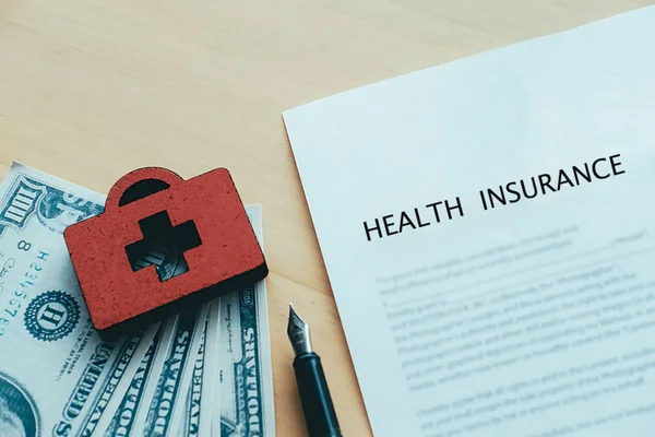 Concepção de apólice de seguro de vida e saúde . — Fotografia de Stock