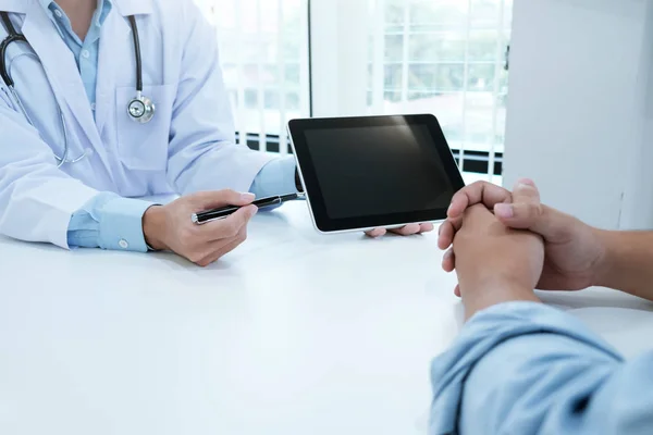 Doutor e paciente. Conceito de medicina e saúde . — Fotografia de Stock