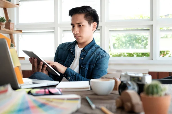 Diseño gráfico de trabajo . — Foto de Stock