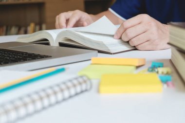 Eğitim, akademik, öğrenme ve sınav kavramı.