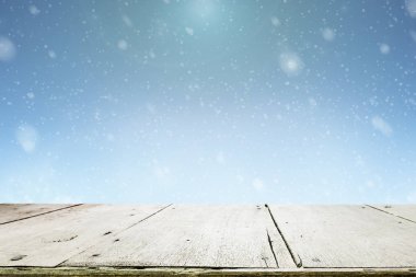 Bokeh arka plan üzerinde mevcut ürün için ahşap masa. 