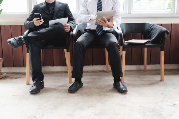 Gente de negocios esperando entrevista de trabajo. — Foto de Stock