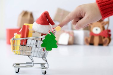 Noel, yeni yıl alışveriş ve teslimat kavramı.