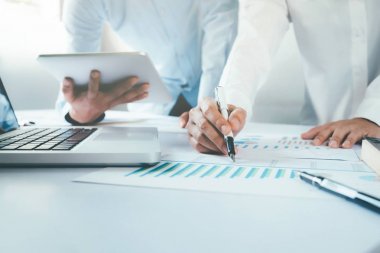 Yatırımcı çalışma yeni başlangıç proje. İş takım mevcut.