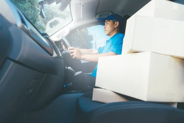 Delivery driver and packages on seat. — Stock Photo, Image