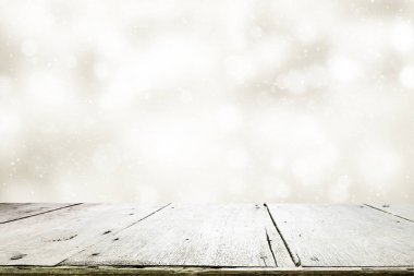 Beyaz bokeh soyut arkaplanda tahta masa üstü