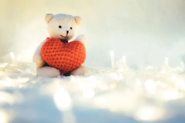 Walentynki. Niedźwiedzie ściska serce. — Zdjęcie stockowe