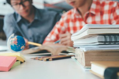 İnsanlar, öğrenme, eğitim ve okul kavramı.