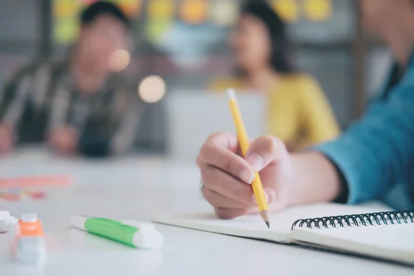 Démarrage d'entreprise Travail d'équipe Brainstroming et concept d'éducation . — Photo