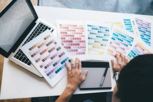 Equipo de reunión de lluvia de ideas de diseñadores . —  Fotos de Stock