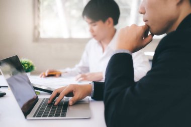 Profesyonel yatırımcı yeni başlangıç projesi çalışma. 