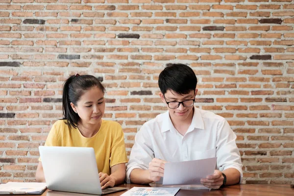 Bedrijfsinformatie en teamwork vergadering concept. — Stockfoto