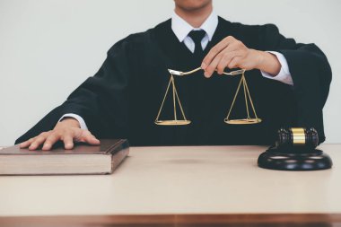 Adalet ve hukuk kavramı.