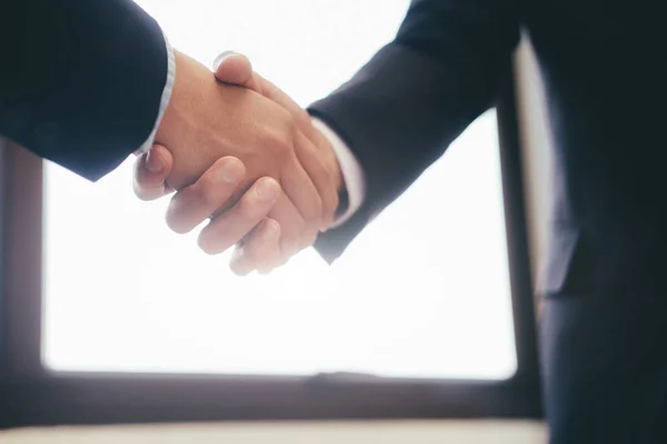 Snímek poměrně handshake. — Stock fotografie