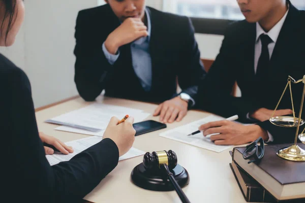 Concepto de Derecho, asesoramiento y servicios jurídicos . — Foto de Stock