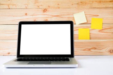 Boş beyaz ekran dizüstü alay.