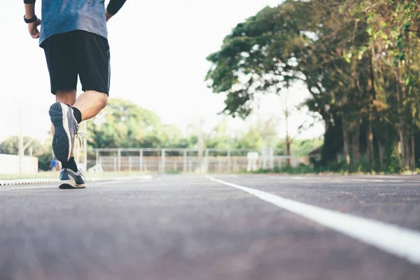 Mannen jogga på morgonen. — Stockfoto