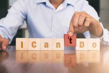 Olumlu düşünme ve başarı ve meydan okuma kavramı.