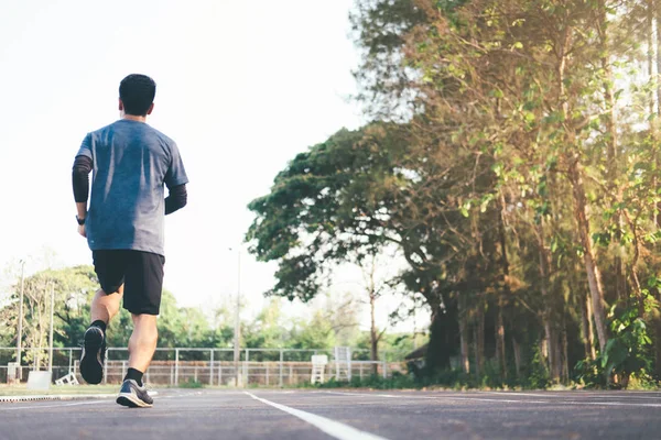 O homem vai correr de manhã. . — Fotografia de Stock